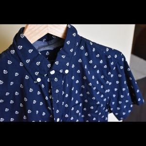 American Eagle short sleeve shirt.